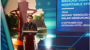 Peluncuran pelampung suar