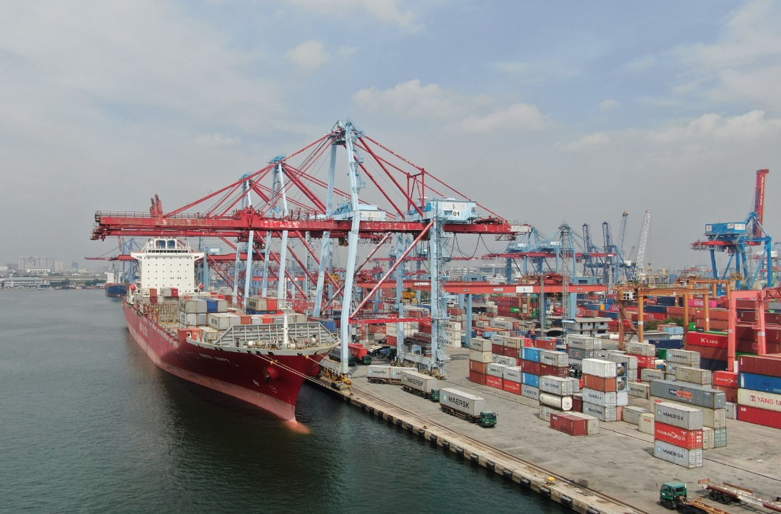 kapal di dermaga