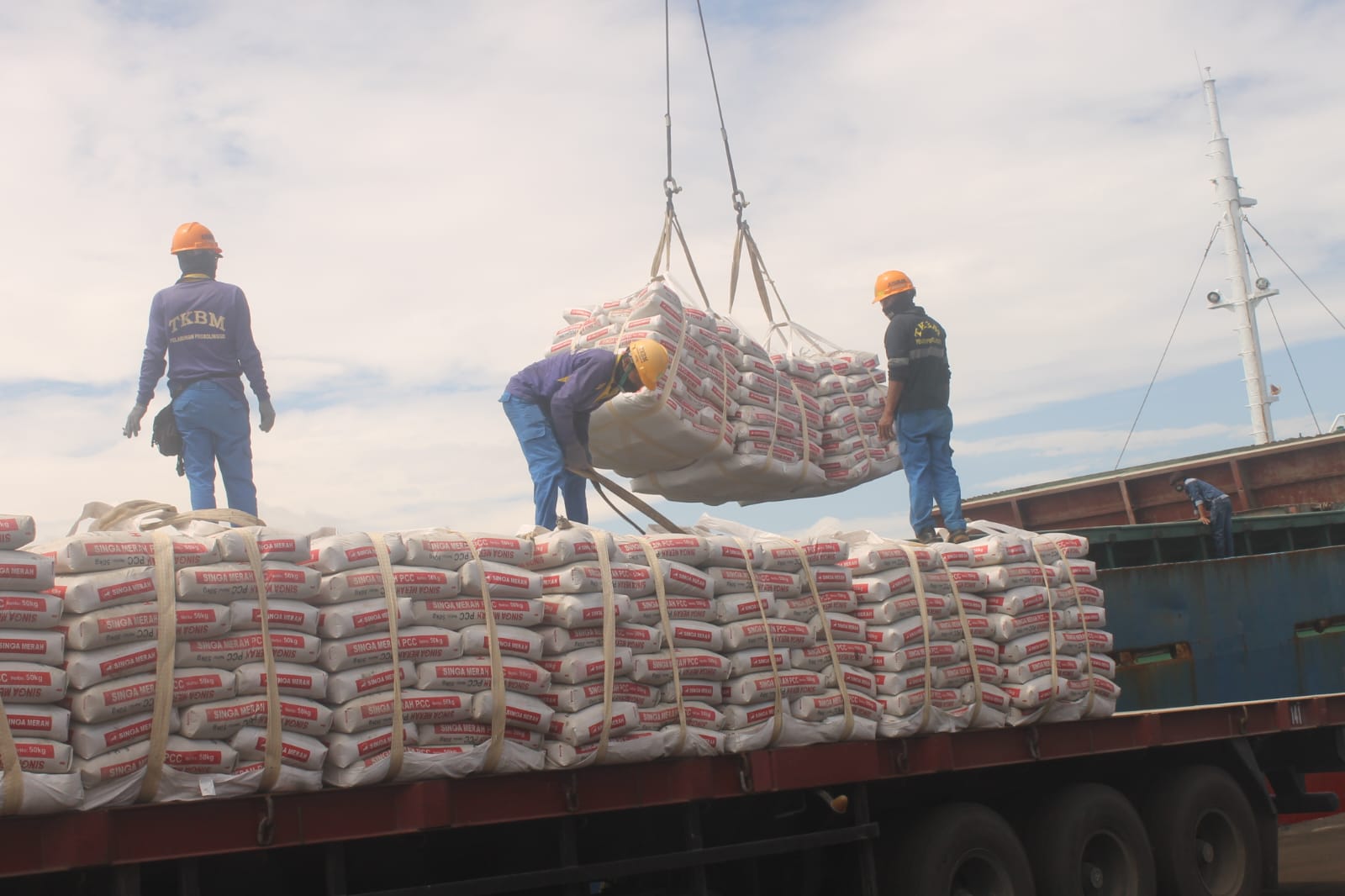 tanjung perak news, trans dan log news, trans log news, trans & log news, informasi bisnis transportasi & logistik, informasi bisnis logistik & kepelabuhanan, portal berita tanjung perak, portal berita terkini, portal berita terupdate, portal berita terpercaya,