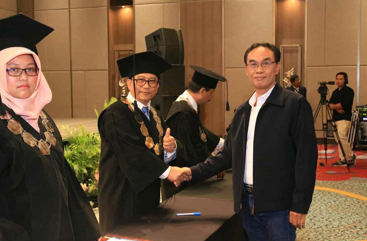 Stiamak-wisuda